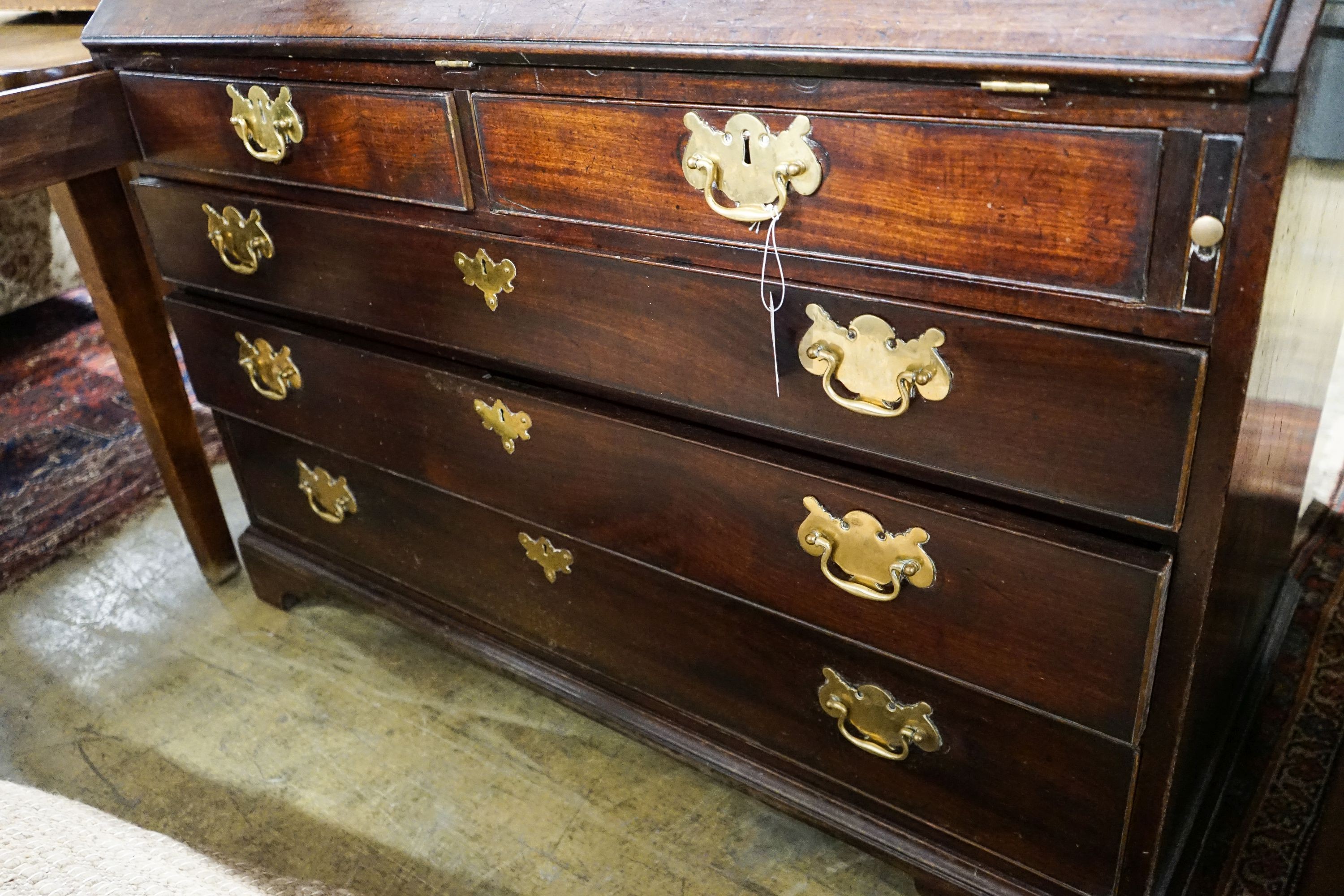 A George III mahogany bureau, width 122cm, depth 58cm, height 105cm